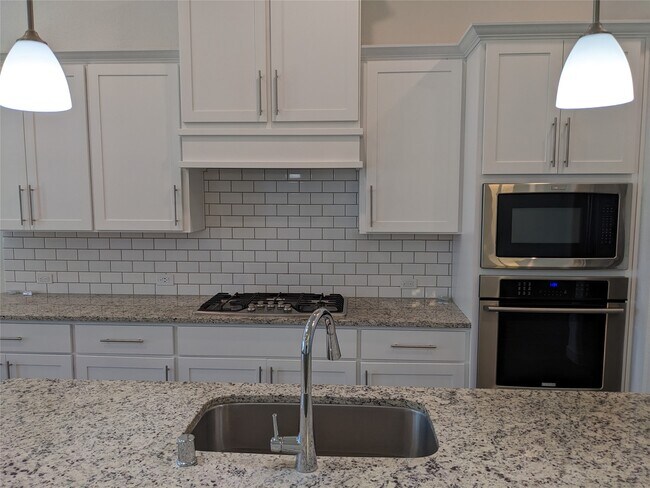 Building Photo - 2206 Hays Ranch Dr