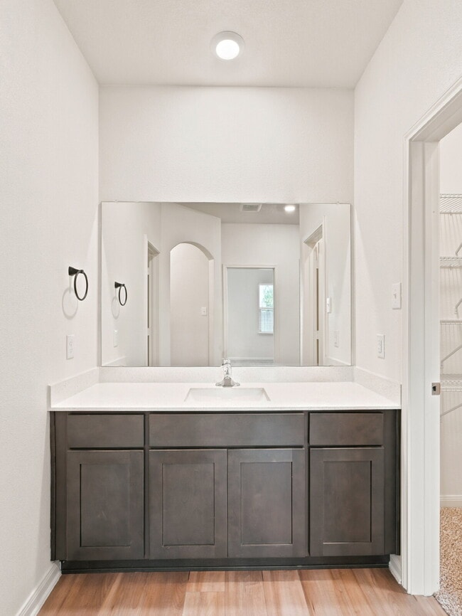 Building Photo - "Charming 4-Bed Oasis with 2 Baths in Fort Worth – Spacious 1,724 Sq Ft Gem!"