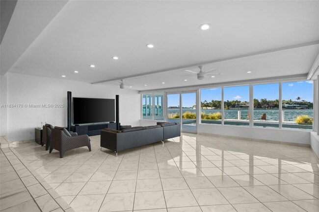 Building Photo - 205 N Hibiscus Dr