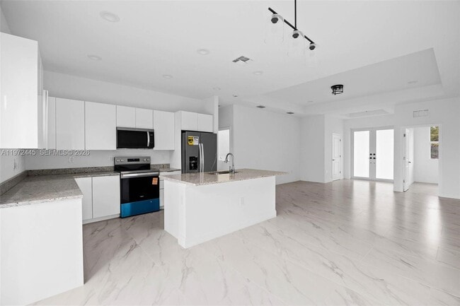 Building Photo - 1923 Sunniland Blvd