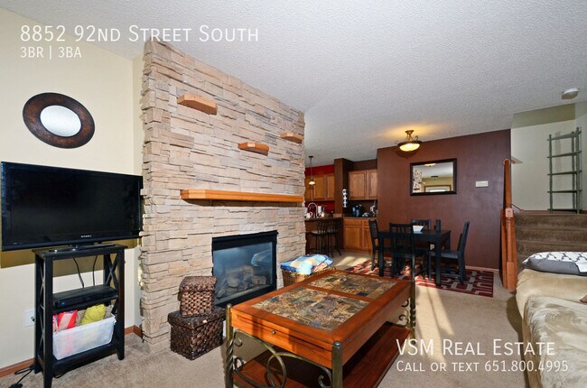 Building Photo - GORGEOUS 3 bedroom, 2.5 bathroom townhome ...