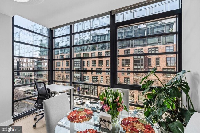 Building Photo - 1300 4th St SE