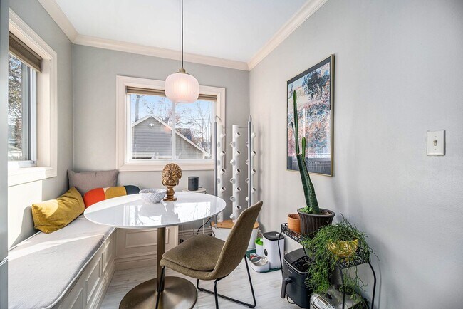 Building Photo - 3 BED 2 BATH BUNGALOW STYLE HOME IN FERNDALE ------ W. CHESTERFIELD