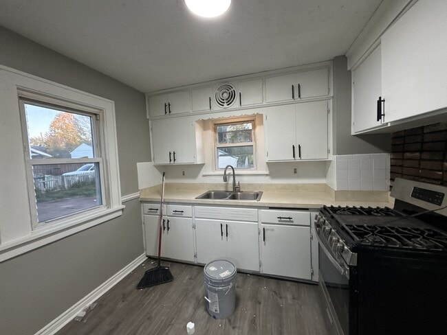 Building Photo - 11104 Lincoln Ave