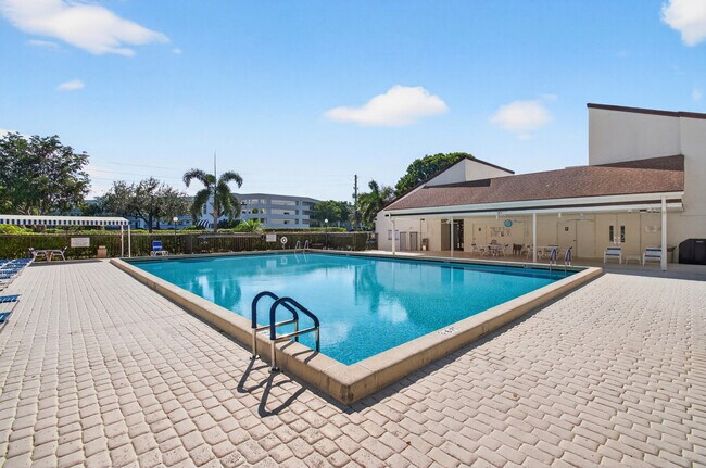 Building Photo - 3162 Via Poinciana