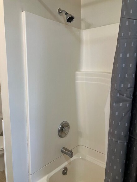 Building Photo - 414 George St