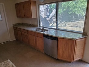 Building Photo - 1813 Cottonwood St