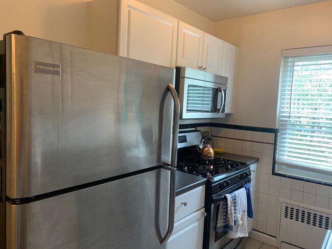 Interior Photo - 3416 Shaw