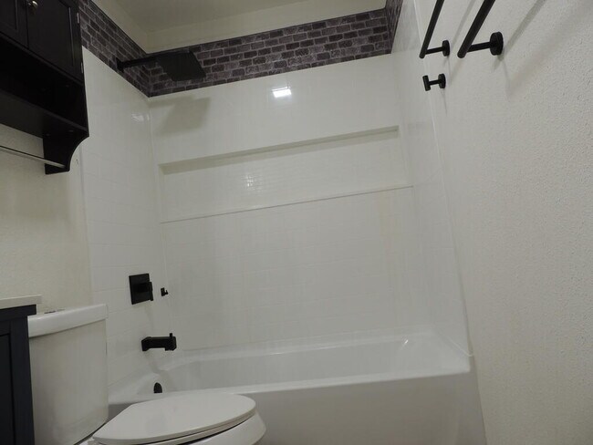 Building Photo - 2816 Catalina Dr