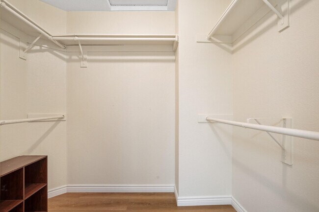 Building Photo - 44210 Mariposa Ct