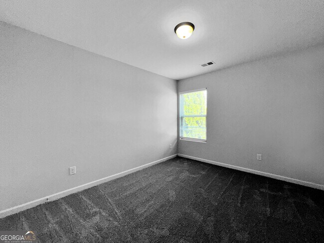 Building Photo - 241 Daisy Cir