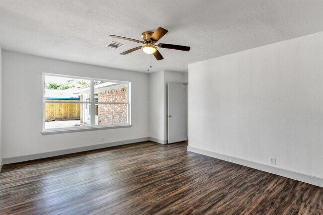 Building Photo - 23118 Whispering Willow Dr