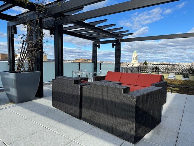 Building Photo - Studio Condo with Fantastic View, High-End Appliances, Wide Windows, Gorgeous Flooring, Amazing A...