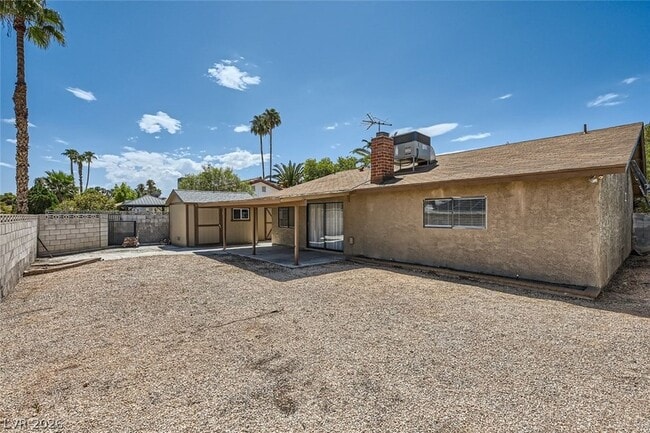 Building Photo - 2422 La Luna Dr