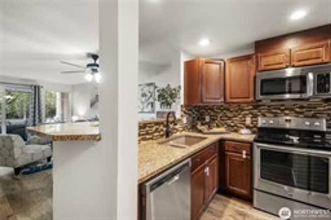 Building Photo - 2Bd/2.25Ba Kent Condo