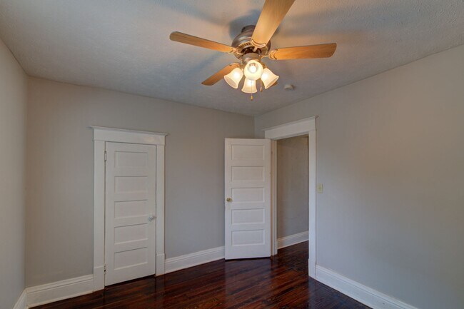 Building Photo - 4205 Pacific. Available June 2026.  3 bedroom, 2 bath, 2.5 car garage.  Does not qualify for gove...