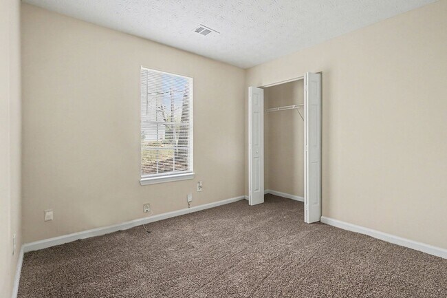 Building Photo - 3 Bedroom 2 Bath House