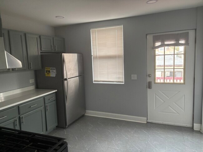 Building Photo - 4610 N Karlov Ave