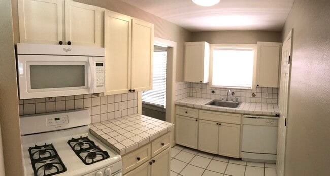 Building Photo - 906 N 6th St