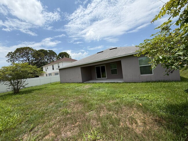 Building Photo - 867 Glencove Ave NW