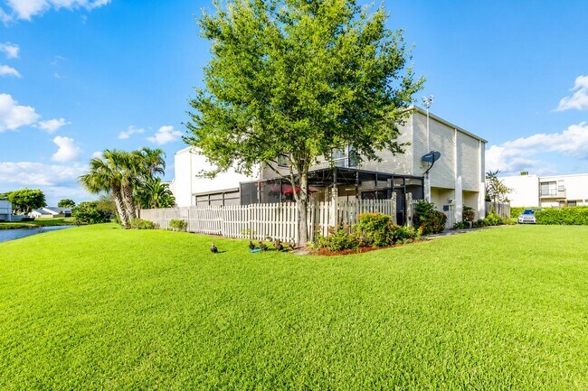 Building Photo - 1608 Shaker Cir