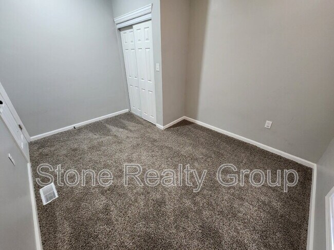 Building Photo - 1131 Maple Ave