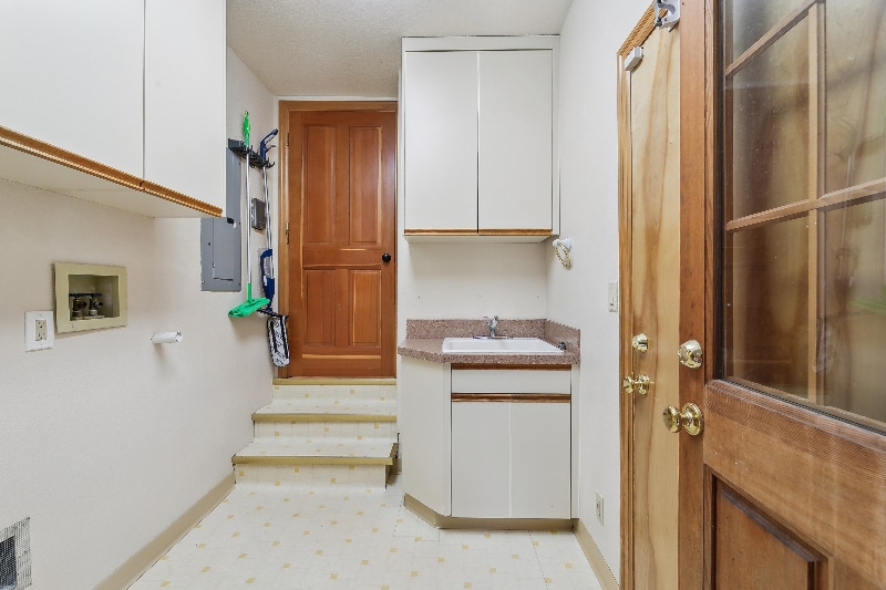 Building Photo - 8740 SW Birchwood Rd