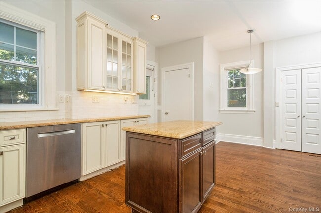 Building Photo - 309 Milbank Ave