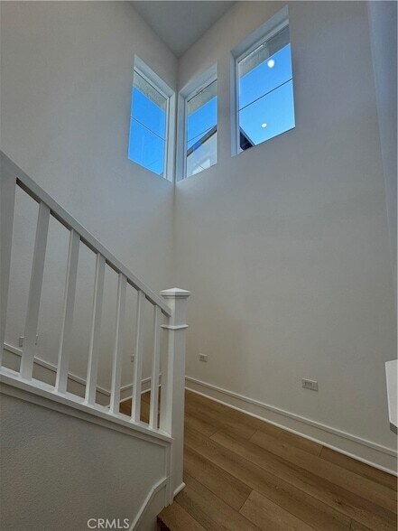 Building Photo - 436 Loon