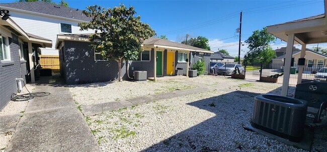 Building Photo - 3339 Simmons St