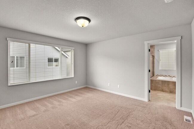 Building Photo - 9359 SW Treble Ln