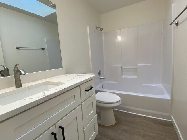 Building Photo - Charming 3-Bed, 2-Bath Home in Prime Feder...