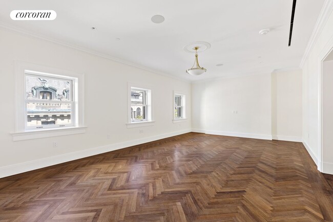 Building Photo - 4 E 64th St