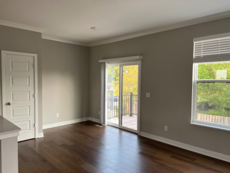 Building Photo - 677 Golborne St