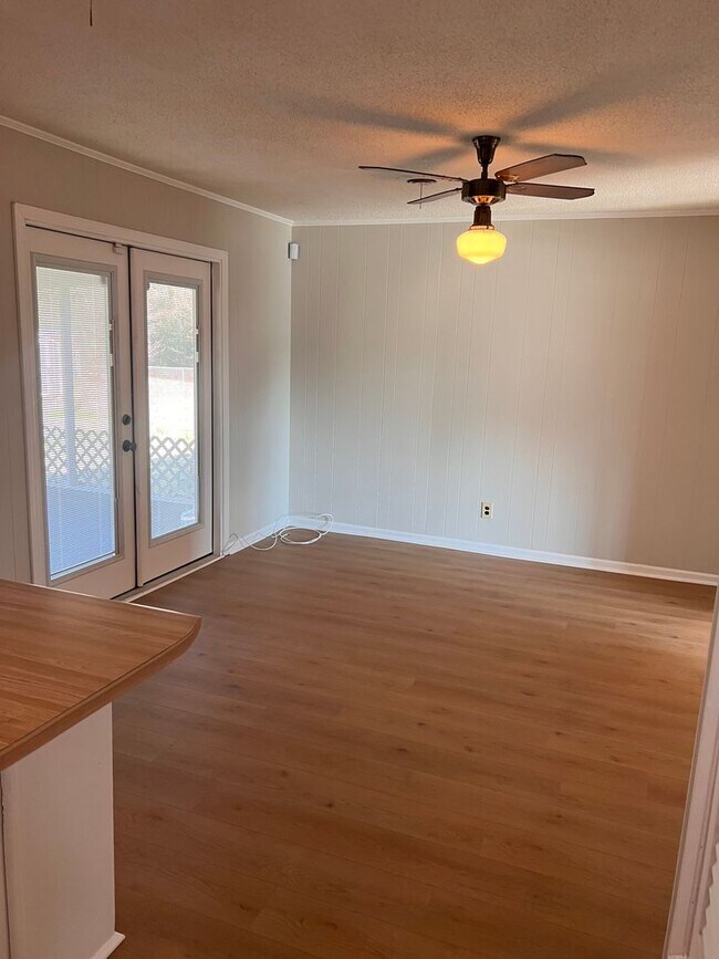 Building Photo - Adorable Ranch in Evans close to all schools