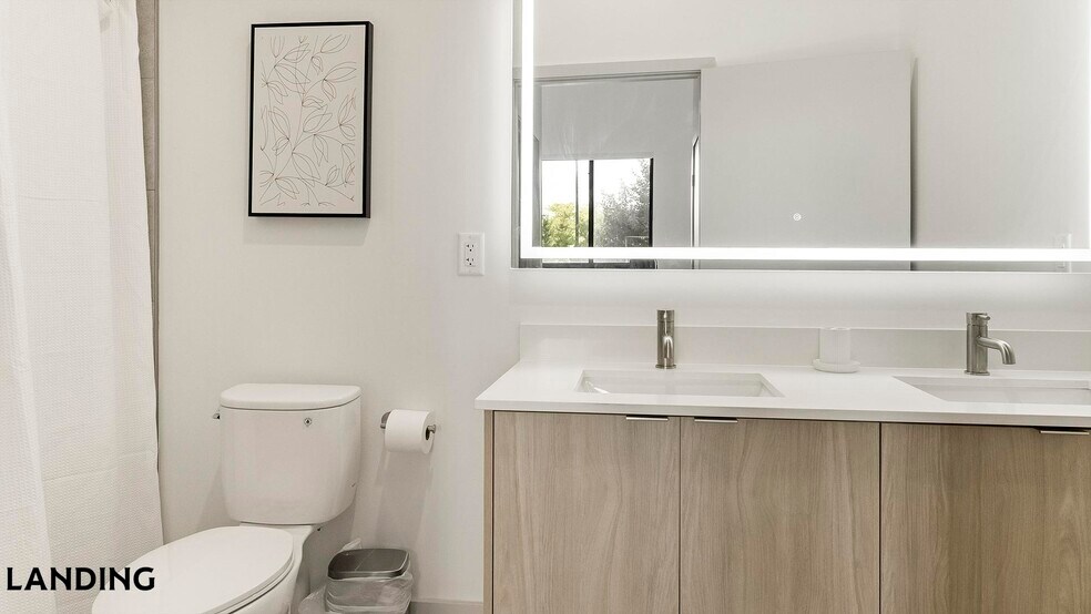 Building Photo - 1155 NE 126th St