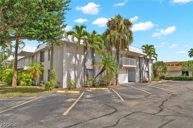 Building Photo - 1830 Maravilla Ave