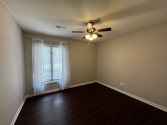 Building Photo - 104 Breckindale Cir