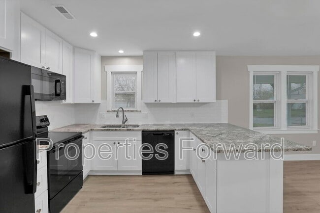 Building Photo - 1734 Eastfield Dr N