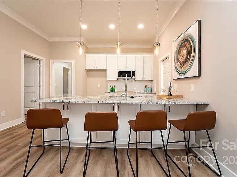 Building Photo - 301 S Cloudman St