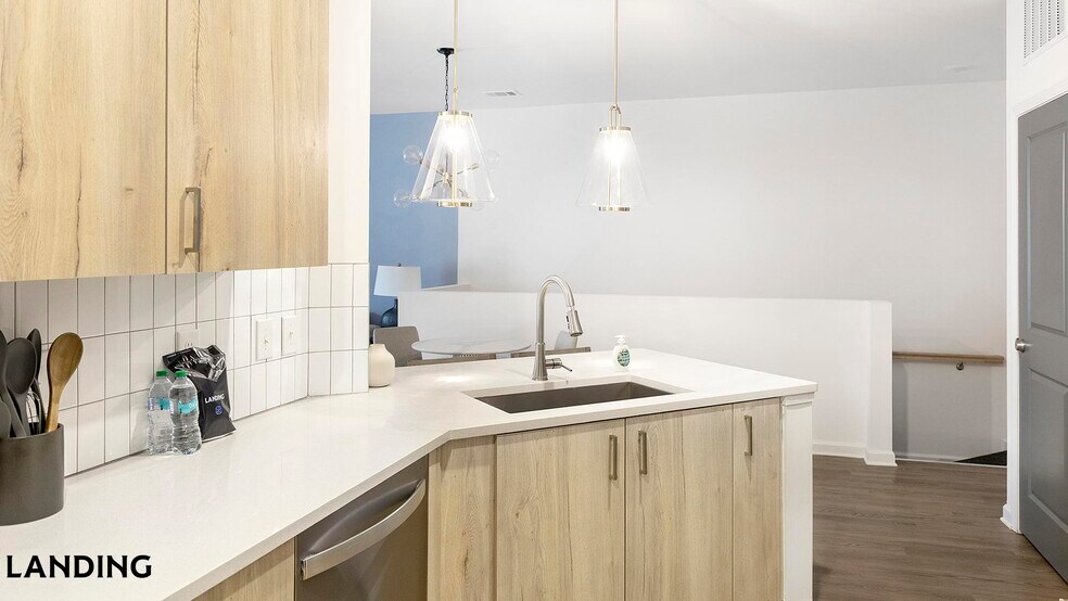 Building Photo - 560 Jack Clift Blvd