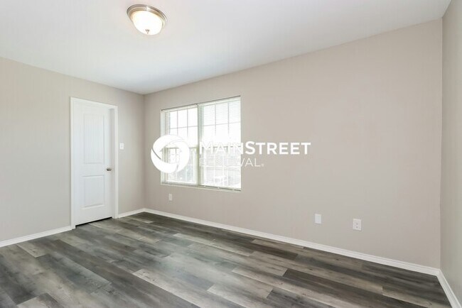 Building Photo - 3 Bedroom Pet-Friendly Home in Fort Worth, TX with Main Street Renewal