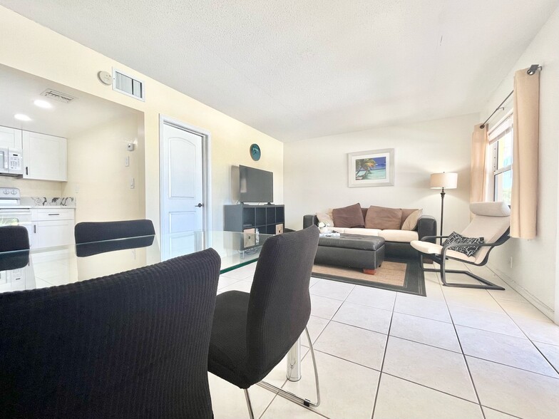 Building Photo - 4532 Bougainvilla Dr