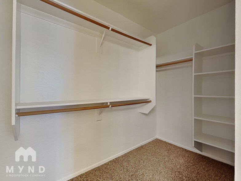 Building Photo - 13617 W Peck Ct