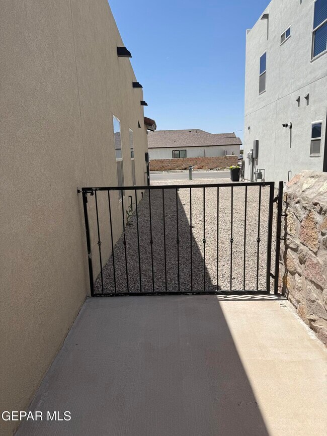 Building Photo - 10148 Texas Madrone Dr