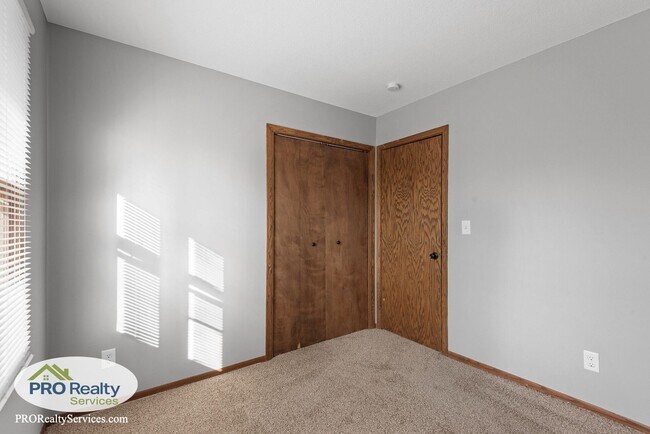 Building Photo - 3 Bedroom House in Oakdale