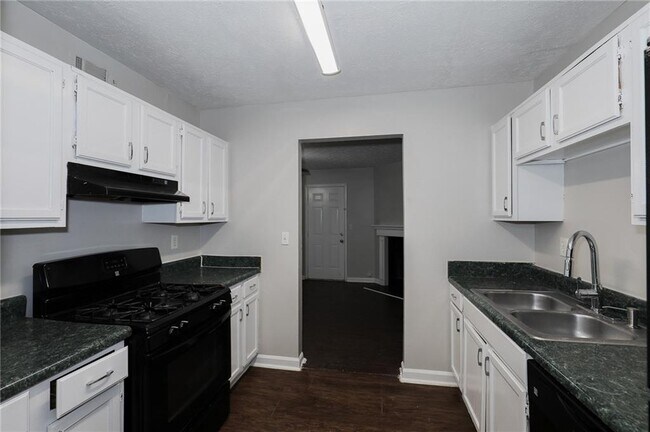 Building Photo - 7215 Crestside Dr