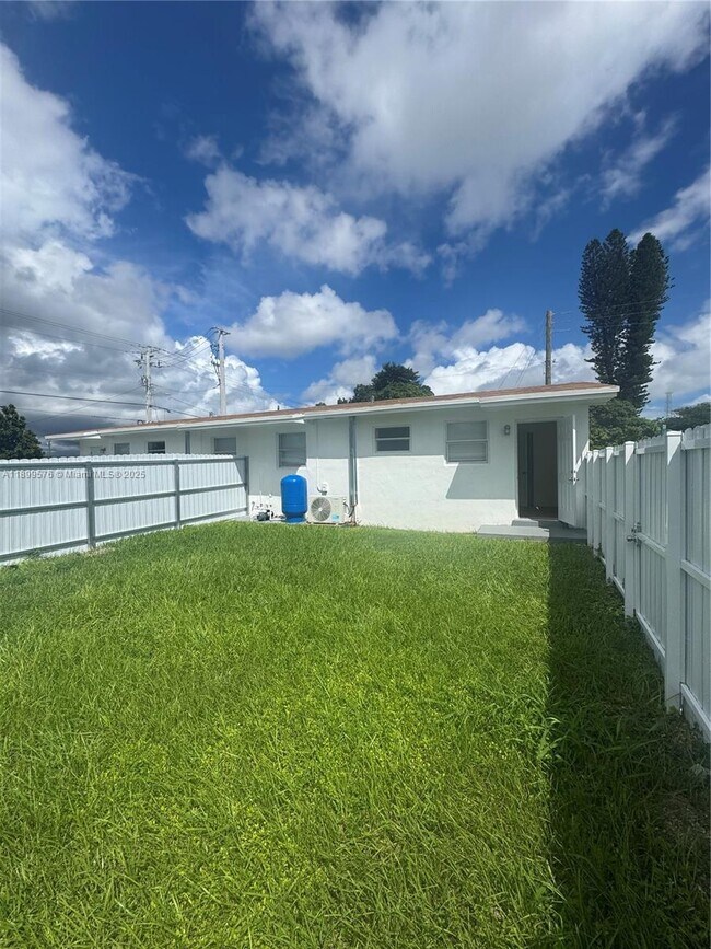 Building Photo - 18350 SW 105th Ave