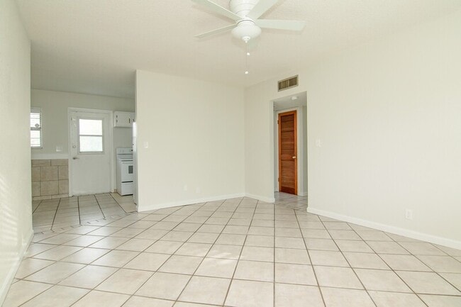 Building Photo - 520 Gamewell Ave