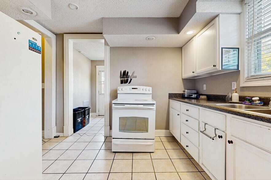 Building Photo - 3516 Baltimore Ave